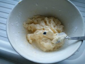 The butter icing with some blue food colouring in