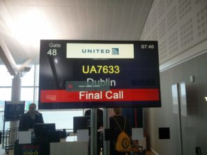 The gate boarding screen showing a final call message
