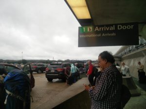 The arrivals door and pick-up area at Washington Dulles Airport